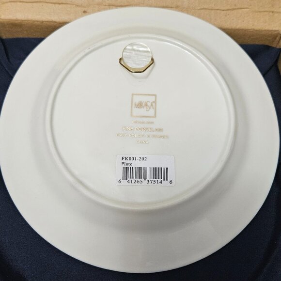 Mikasa Fine Porcelain FK001-202 Holiday Elegance Carolers Wall Plaque 6.5” - Picture 2 of 15